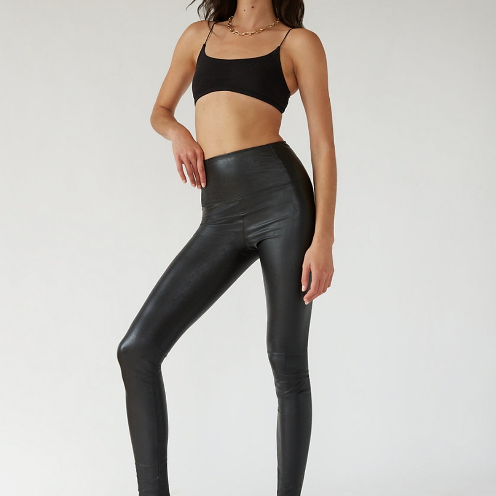 Aritzia Wilfred Daria Faux Leather leggings black size Medium